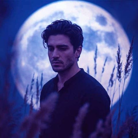 دانلود آهنگ هوش مصنوعی  تو ماه شب من تو نور راه من